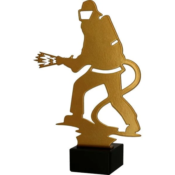 Metalowa statuetka straz pozarna
